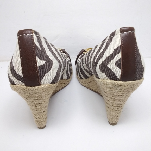 MICHAEL KORS Meg Ivory & Brown Zebra Canvas Gold Logo Jute Wedge Sandals LikeNew - Picture 4 of 8